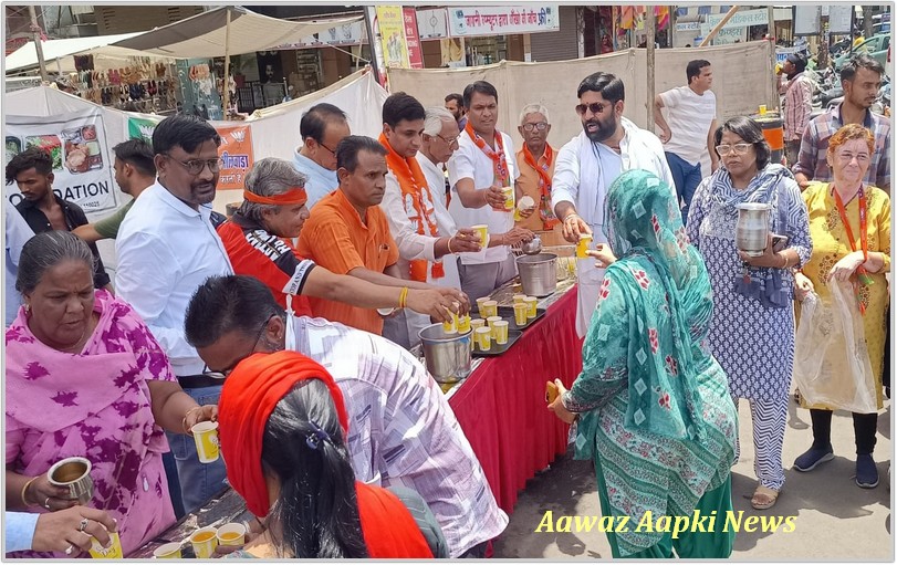 सेवा ही संगठन अभियान के पांचवे दिन शरबत का किया वितरण