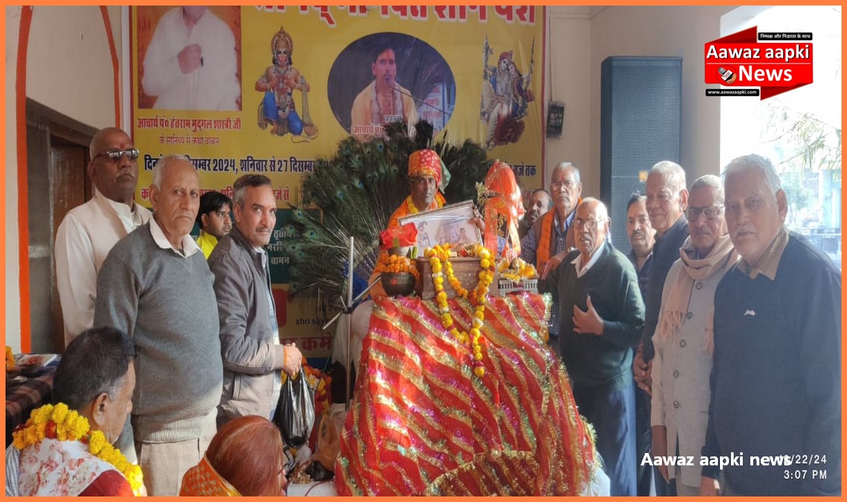 प्राचीन हनुमान जी मंदिर पर भागवत कथा वाचक का किया सम्मान