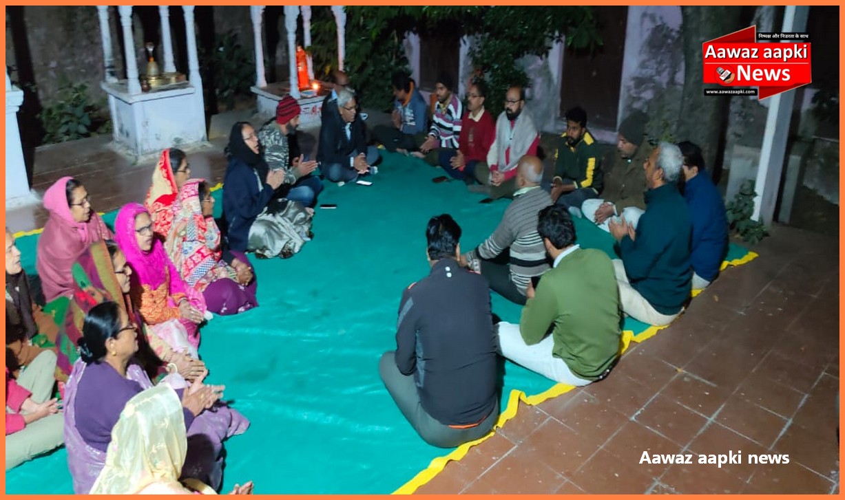 मंगल मिलाप के अंतर्गत पेलेस पातालेश्वर महादेव मंदिर स्थित हनुमान मंदिर पर सामूहिक हनुमान चालीसा पाठ किया गया