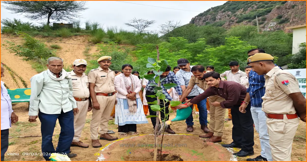 बौंली की लव कुश वाटिका में हरियाला राजस्थान अभियान के तहत 300 पौधे लगाए